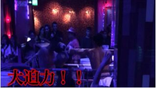 タイ・バンコクのゴーゴーバーで、ムエタイ観戦！！  【Watching Muay Thai at the go-go bar in Bangkok, Thailand! It is!】