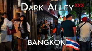 Bangkok Dark Alley Walk: Sukhumvit Soi 11 Nightlife & Freelancer Girls in 4K 🇹🇭